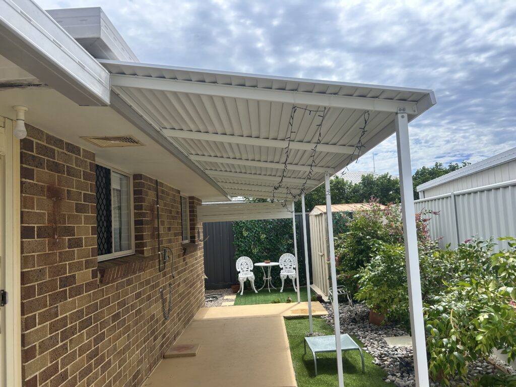 Aluminium louvre awnings